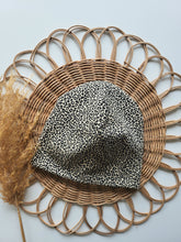 Laden Sie das Bild in den Galerie-Viewer, Beaniemütze l Leo