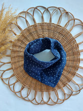 Laden Sie das Bild in den Galerie-Viewer, Halstuch I Musselin I dunkelblau l Punkte