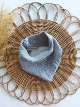 Laden Sie das Bild in den Galerie-Viewer, Halstuch I Musselin I hellgrau l Punkte