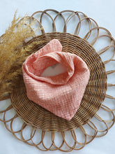Laden Sie das Bild in den Galerie-Viewer, Halstuch I Musselin I peach l Punkte