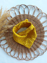 Laden Sie das Bild in den Galerie-Viewer, Halstuch I Musselin I senfgelb l Punkte