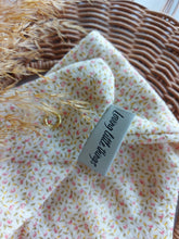 Laden Sie das Bild in den Galerie-Viewer, Halstuch l Musselin l Blümchen