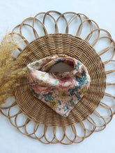 Laden Sie das Bild in den Galerie-Viewer, Halstuch | Musselin I vintage flowers rose