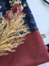 Laden Sie das Bild in den Galerie-Viewer, Rucksack | Große Blumen | Weinrot