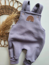 Laden Sie das Bild in den Galerie-Viewer, Latzhose l Waffeljersey l lila