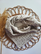 Laden Sie das Bild in den Galerie-Viewer, Halstuch l Musselin l leo