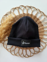 Laden Sie das Bild in den Galerie-Viewer, Personalisierte Beaniemütze l Schwarz