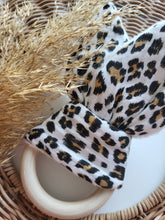 Laden Sie das Bild in den Galerie-Viewer, Knisterohr l leo-creme