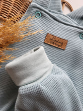 Laden Sie das Bild in den Galerie-Viewer, Latzhose l Waffeljersey l altmint