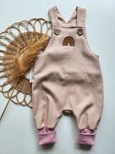 Laden Sie das Bild in den Galerie-Viewer, Latzhose l Strech-Leinen l Helles Altrosa