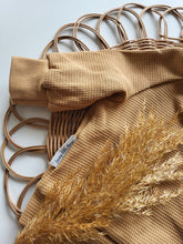 Laden Sie das Bild in den Galerie-Viewer, Sweater / Camel