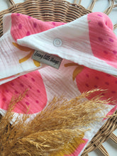 Laden Sie das Bild in den Galerie-Viewer, Halstuch l Musselin l Erdbeere