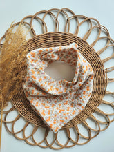 Laden Sie das Bild in den Galerie-Viewer, Halstuch l Musselin l Blumenwiese