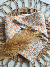 Laden Sie das Bild in den Galerie-Viewer, Halstuch l Musselin l Blumenwiese