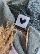 Laden Sie das Bild in den Galerie-Viewer, Geschenk Set l Leo-Khaki