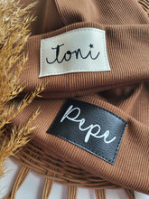 Laden Sie das Bild in den Galerie-Viewer, Personalisierte Beaniemütze l Sweet Caramel