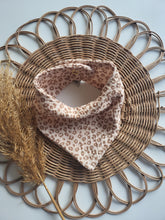 Laden Sie das Bild in den Galerie-Viewer, Halstuch l Musselin l leo