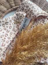 Laden Sie das Bild in den Galerie-Viewer, Halstuch l Musselin l leo