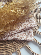 Laden Sie das Bild in den Galerie-Viewer, Halstuch l Musselin l leo l beige