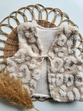 Laden Sie das Bild in den Galerie-Viewer, Weste | Leo | creme-weiß