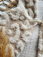 Laden Sie das Bild in den Galerie-Viewer, Weste | Leo | creme-weiß