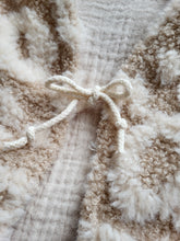 Laden Sie das Bild in den Galerie-Viewer, Weste | Leo | creme-weiß