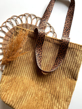 Laden Sie das Bild in den Galerie-Viewer, Shopper | Golden Yellow