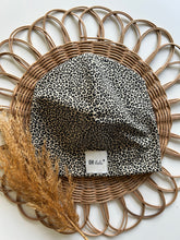 Laden Sie das Bild in den Galerie-Viewer, Beaniemütze l Leo