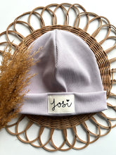 Laden Sie das Bild in den Galerie-Viewer, Personalisierte Beaniemütze l helles Lavendel