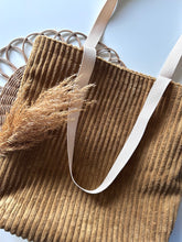 Laden Sie das Bild in den Galerie-Viewer, Shopper | golden Yellow