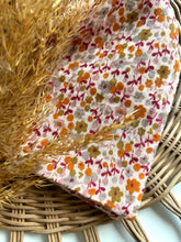 Laden Sie das Bild in den Galerie-Viewer, Halstuch l Musselin l Blumenwiese
