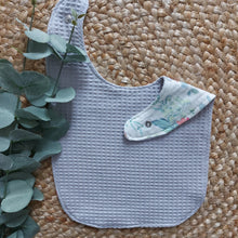 Laden Sie das Bild in den Galerie-Viewer, Sabberli | Lätzchen I hellgrau