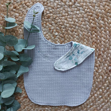 Laden Sie das Bild in den Galerie-Viewer, Sabberli | Lätzchen I hellgrau