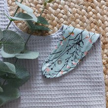 Laden Sie das Bild in den Galerie-Viewer, Sabberli | Lätzchen I hellgrau