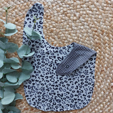 Laden Sie das Bild in den Galerie-Viewer, Sabberli | Lätzchen I dunkelgrau