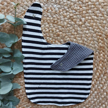 Laden Sie das Bild in den Galerie-Viewer, Sabberli | Lätzchen | dunkelgrau