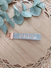 Laden Sie das Bild in den Galerie-Viewer, Schlüsselanhänger l Mama l rosegold