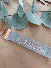 Laden Sie das Bild in den Galerie-Viewer, Schlüsselanhänger l Mama l rosegold