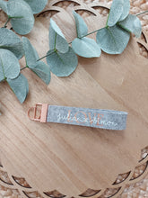 Laden Sie das Bild in den Galerie-Viewer, Schlüsselanhänger l Love l rosegold