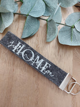 Laden Sie das Bild in den Galerie-Viewer, Schlüsselanhänger l Home l silber