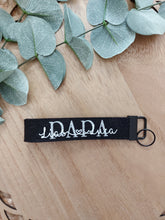 Laden Sie das Bild in den Galerie-Viewer, Schlüsselanhänger l Papa l schwarz