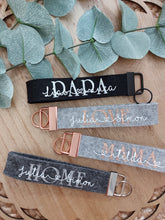 Laden Sie das Bild in den Galerie-Viewer, Schlüsselanhänger l Papa l schwarz