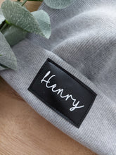 Laden Sie das Bild in den Galerie-Viewer, Personalisierte Beaniemütze l Hellgrau
