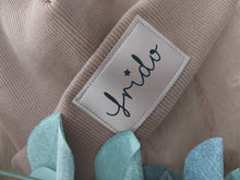 Laden Sie das Bild in den Galerie-Viewer, Personalisierte Beaniemütze l Camel Beige