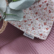 Laden Sie das Bild in den Galerie-Viewer, Babydecke l Antique Rose l Flowers
