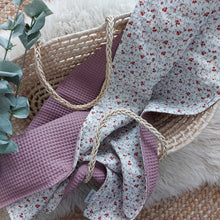 Laden Sie das Bild in den Galerie-Viewer, Babydecke l Antique Rose l Flowers