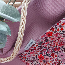 Laden Sie das Bild in den Galerie-Viewer, Babydecke l Altrosa l Romantic Flowers