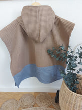 Laden Sie das Bild in den Galerie-Viewer, Badeponcho l Waffelpique l nougat - rauchblau
