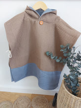 Laden Sie das Bild in den Galerie-Viewer, Badeponcho l Waffelpique l nougat - rauchblau