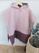 Laden Sie das Bild in den Galerie-Viewer, Badeponcho l Waffelpique l helles altrosa - dark mauve